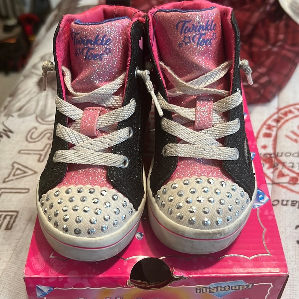 Twinkle toe sketchers size 7 toddler